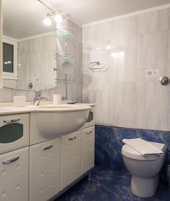 אתונה A Unique Apartment In The Historical Center-3Bds מראה חיצוני תמונה
