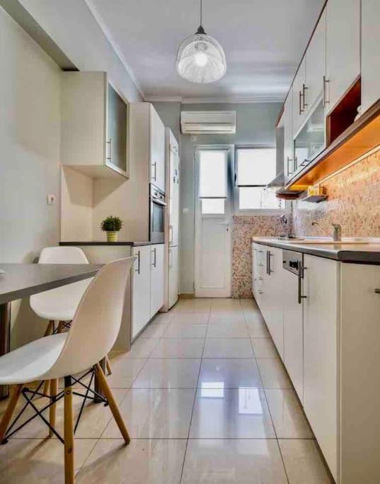 אתונה A Unique Apartment In The Historical Center-3Bds מראה חיצוני תמונה