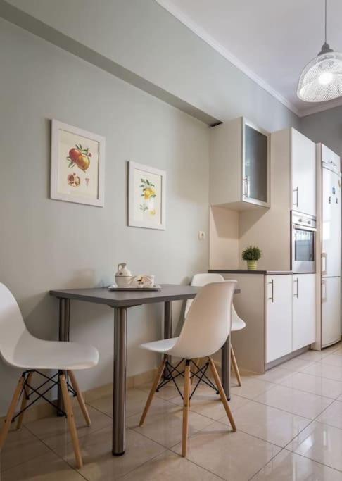 אתונה A Unique Apartment In The Historical Center-3Bds מראה חיצוני תמונה