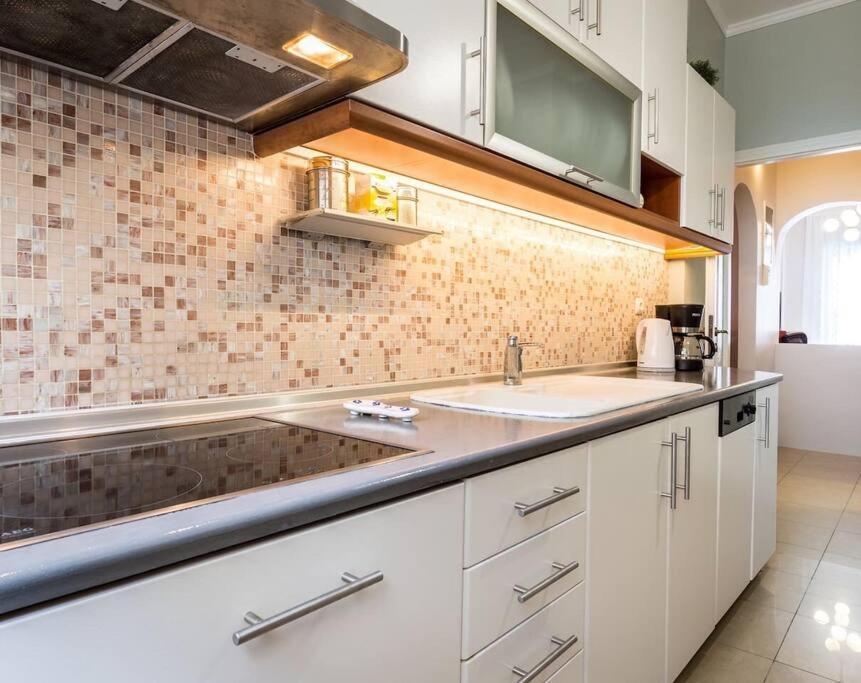אתונה A Unique Apartment In The Historical Center-3Bds מראה חיצוני תמונה