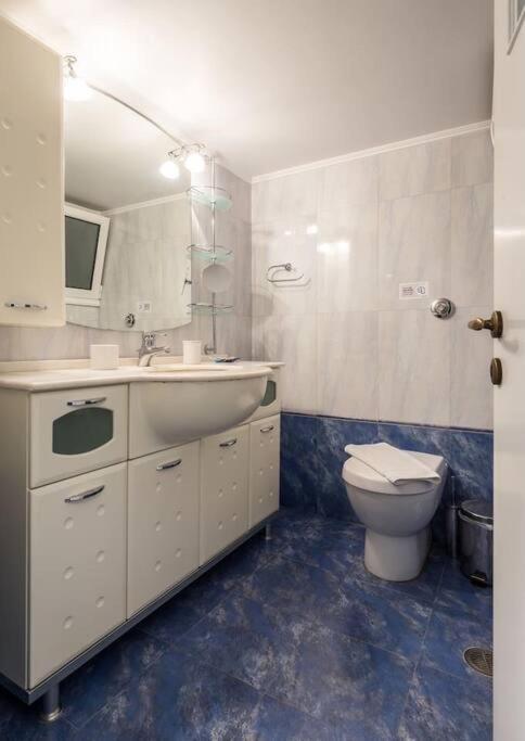 אתונה A Unique Apartment In The Historical Center-3Bds מראה חיצוני תמונה
