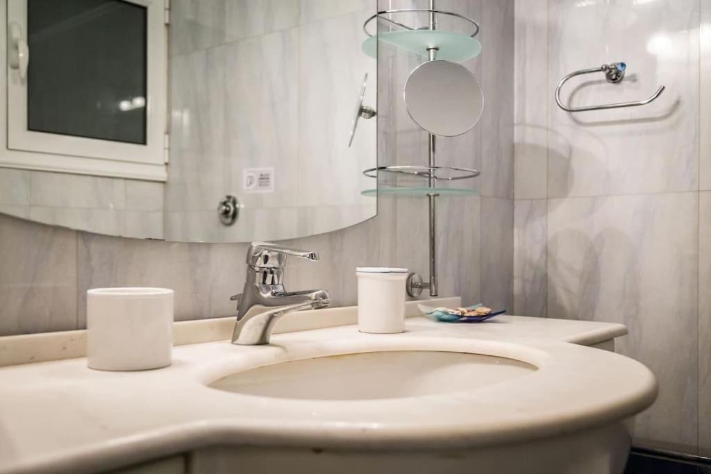 אתונה A Unique Apartment In The Historical Center-3Bds מראה חיצוני תמונה